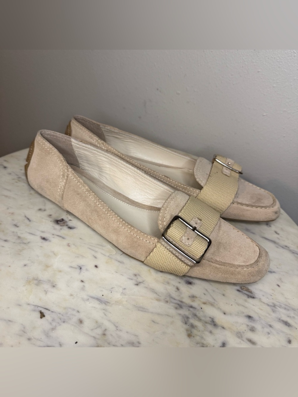 Banana Republic Loafers Driving Moccasins
Size 8.5 M Beige Suede shoes